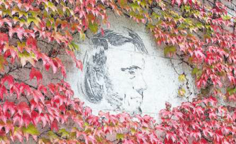 Gesichter von Pavel Pepperstein an der Mauer der Strafanstalt Zug Gesichter von Pavel Pepperstein an der Mauer der Strafanstalt Zug