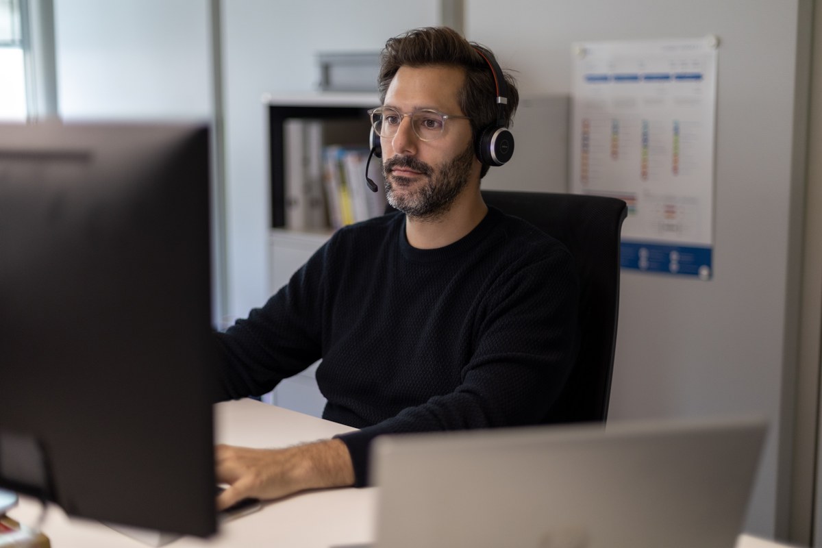 Mann am Arbeiten