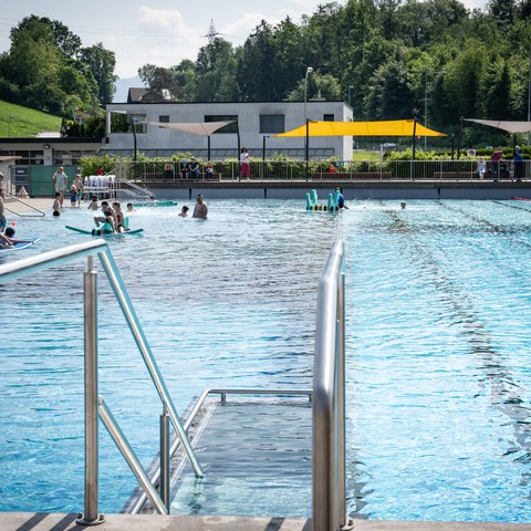 Schwimmbecken