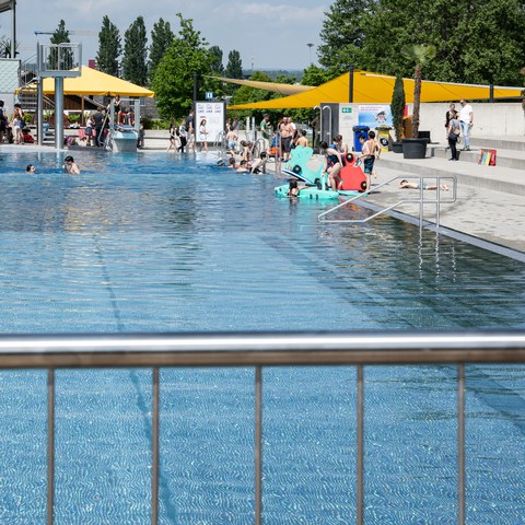 Schwimmbecken