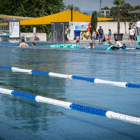Schwimmbecken
