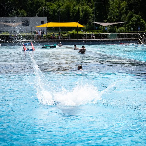 Schwimmbecken