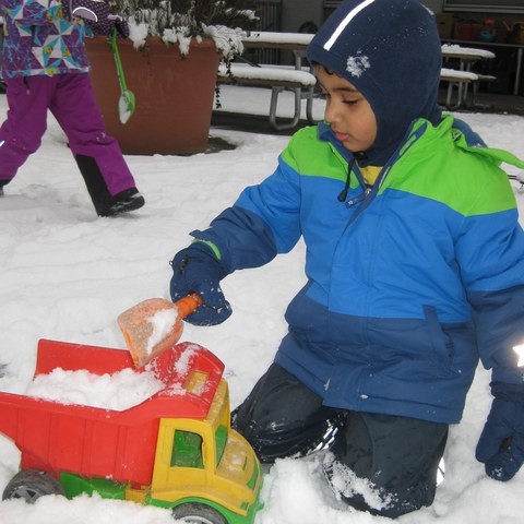Schnee aufladen.JPG