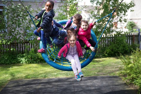 Kinder am spielen