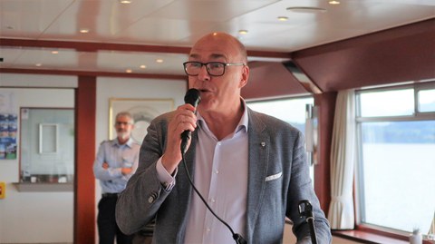Rede auf Schiff