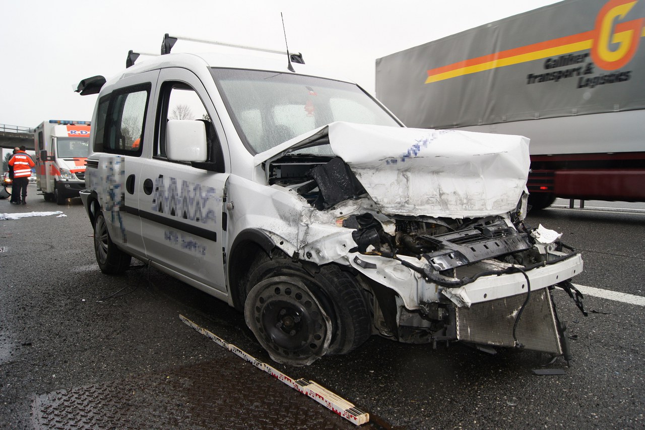 Total beschädigtes Unfallfahrzeug