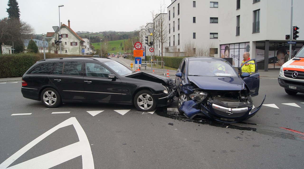 15'000 Franken Sachschaden bei heftigem Zusammenstoss