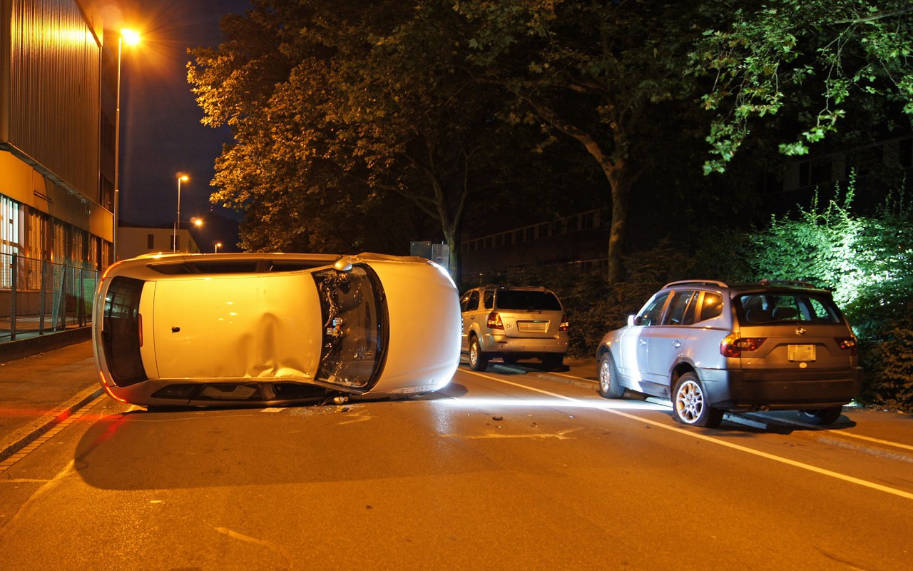 Lenker flieht nach Unfall zu Fuss