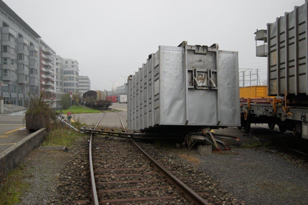 Entgleister Güterwagon